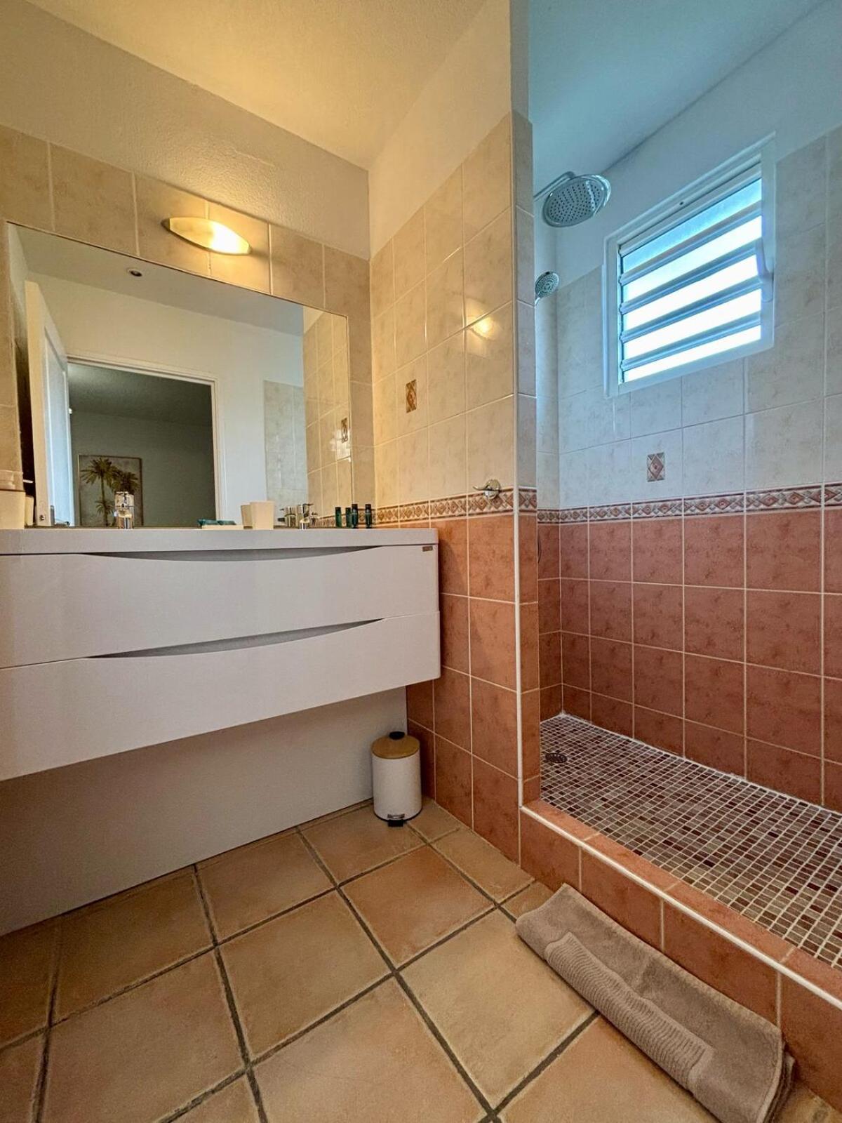 Villa Magellan, Walkable Orient Bay Beach, Private Pool 외부 사진